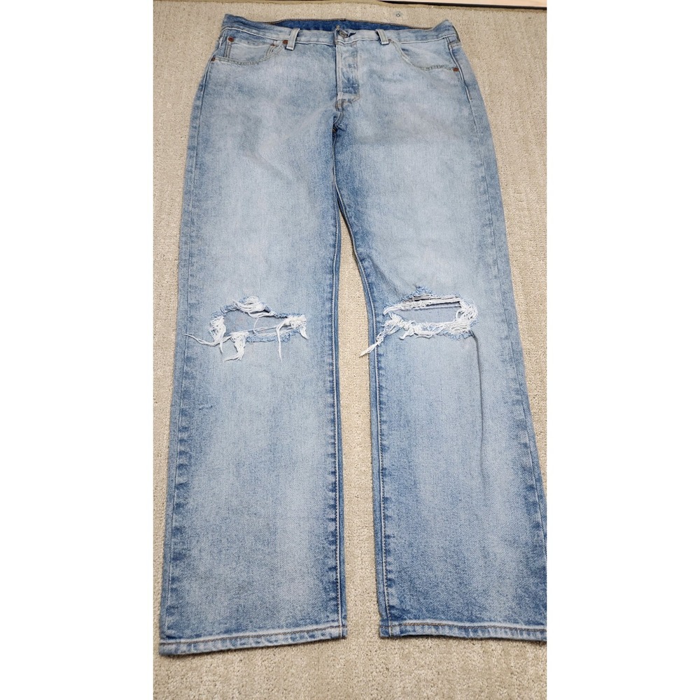 Levis 501 Jeans Men 34x32 *READ Light Wash Distressed Straight Leg Button Fly - Picture 6 of 8